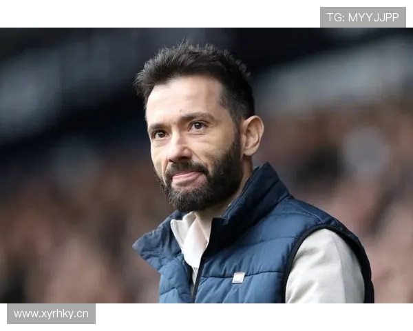 瓦伦西亚球迷抗议持续影响球队主场表现,管理层面临双重压力考验 瓦伦西亚球迷抗议持续影响球队主场表现,管理层面临双重压力考验