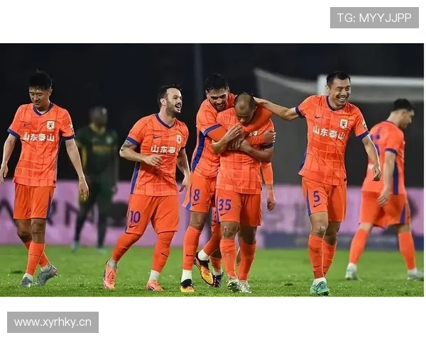 山东泰山阵容短板与冠军定位冲突,战术危机引发赛季走势新讨论 山东泰山阵容短板与冠军定位冲突,战术危机引发赛季走势新讨论