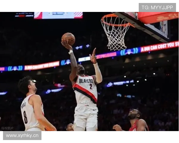 布克少单打多挡拆带动艾顿空位增多